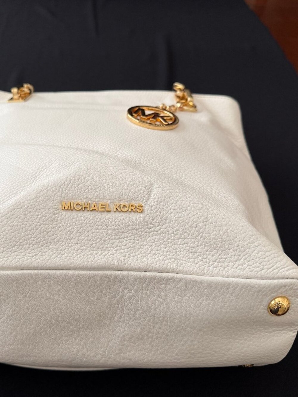 White Michael Kors pebbled leather tote with detachable cross-body strap - Picture 6 of 10